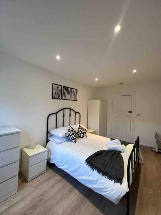 Fully Equipped 2 Bed Flat On Old Compton St! Apartment London Bagian luar foto