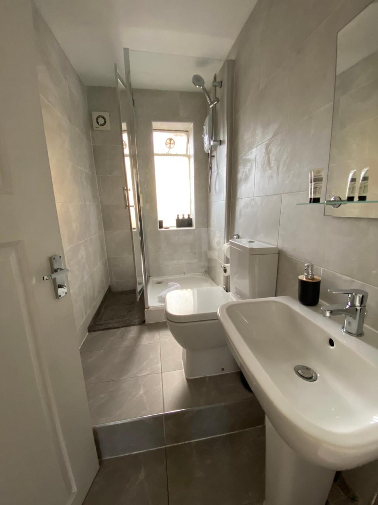 Fully Equipped 2 Bed Flat On Old Compton St! Apartment London Bagian luar foto